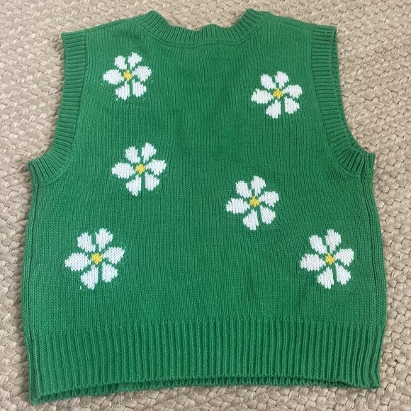 Just Polly Green Daisy Print Sweater Vest - Picture 9 of 10